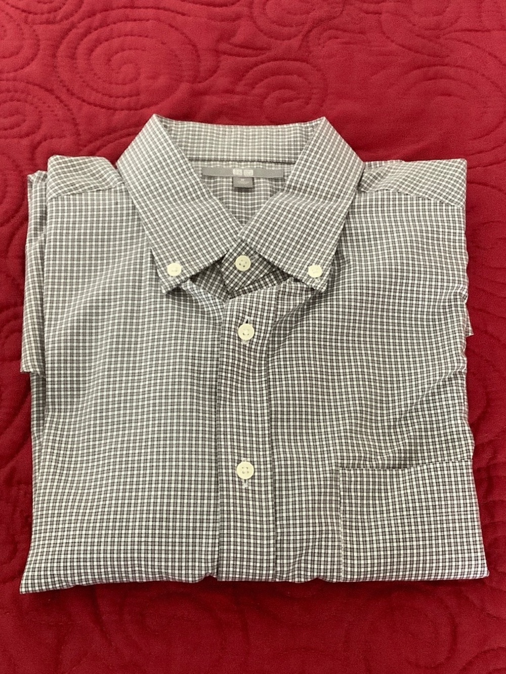 UNIQLO Men’s Gray & White Plaid Button-Down Shirt M NWOT